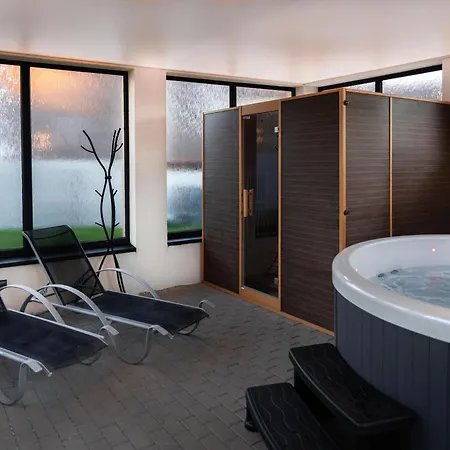 Шале Kukana And Kuku Chalets With Heated Pool, Sauna And Jacuzzi In Tatras *